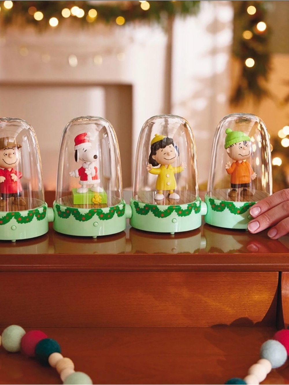 NWT Peanuts Happy Tappers Christmas Musical Figurines with Motion! 🎄